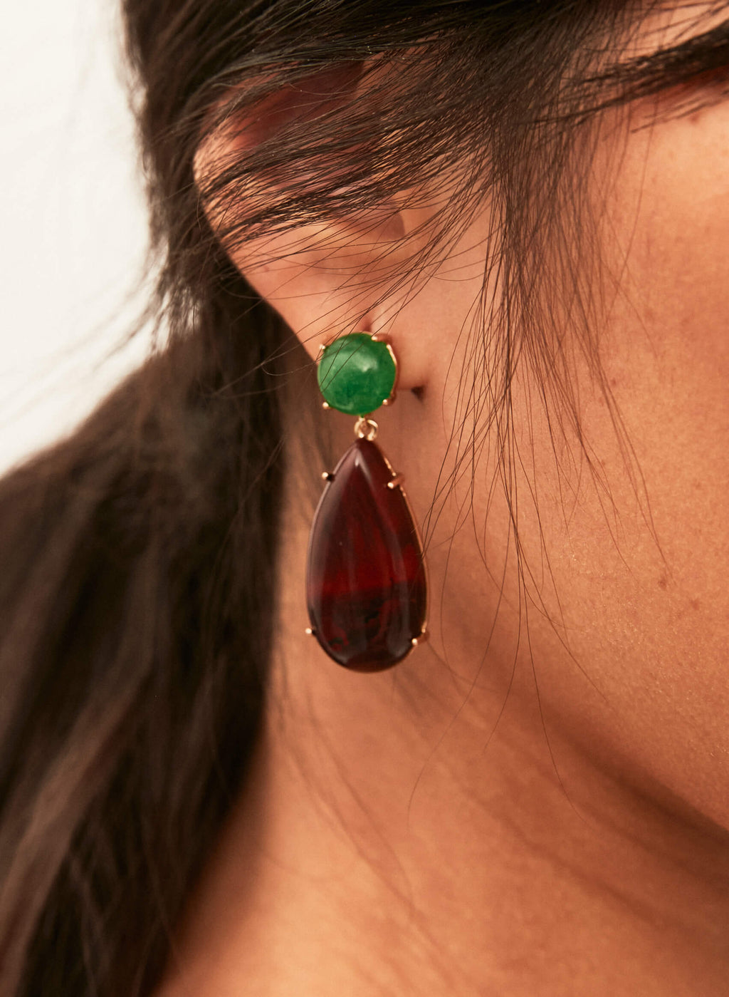 Pendientes piedras colgantes verde y grana