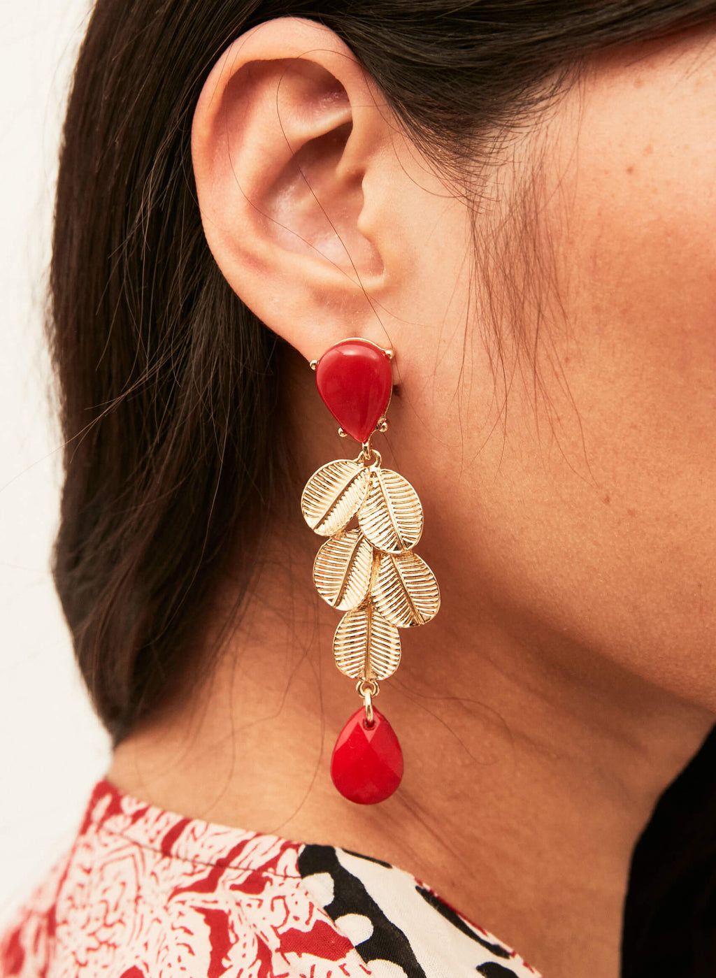 Pendientes largos hojas piedras