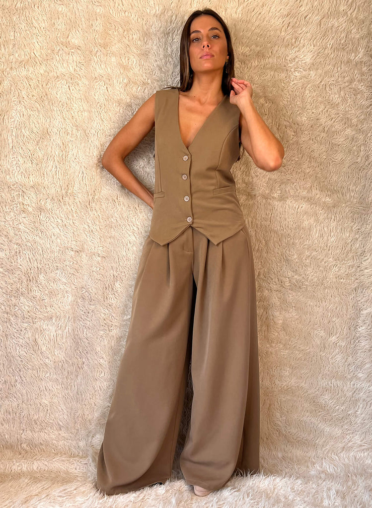 Pantalón tailor pinzas camel