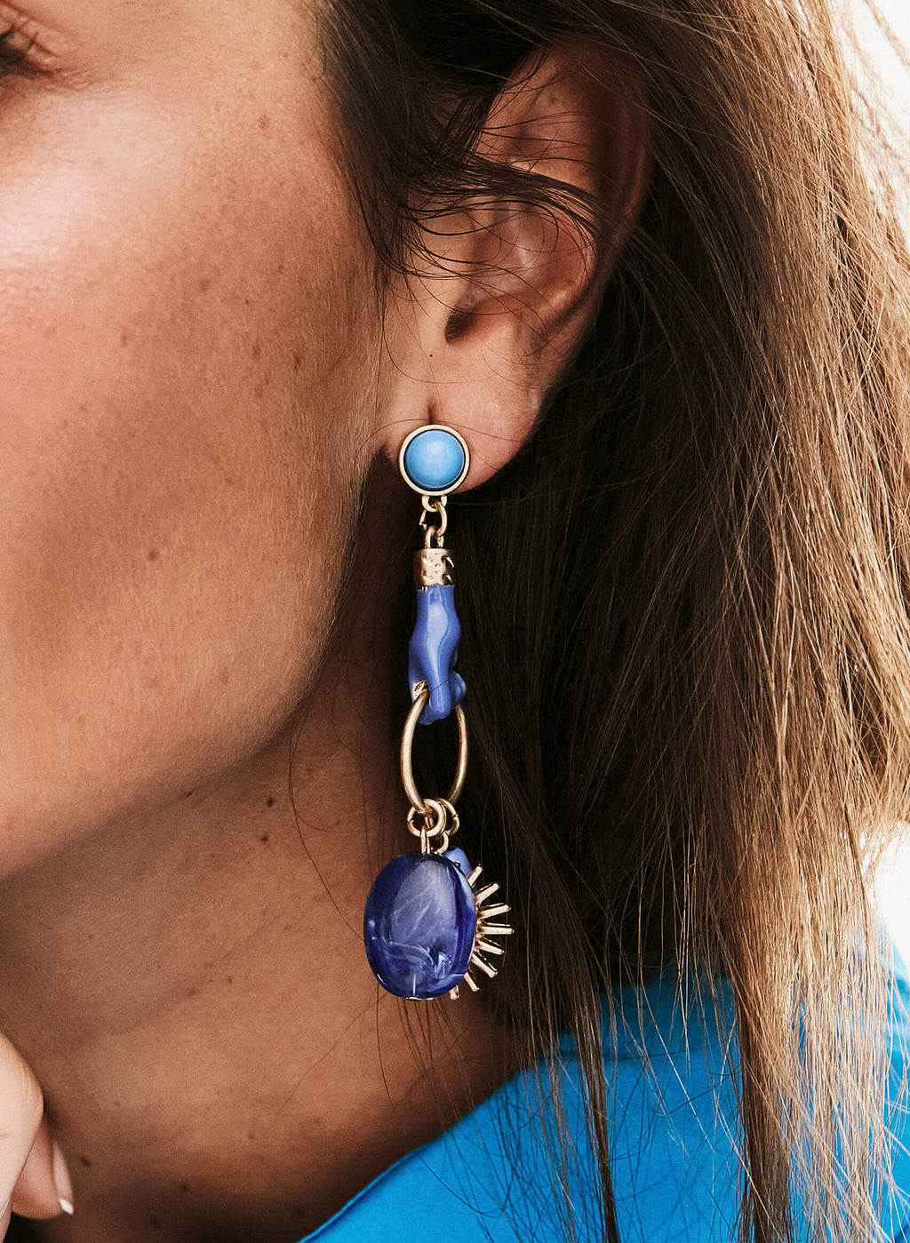 Pendientes abalorios mano azul