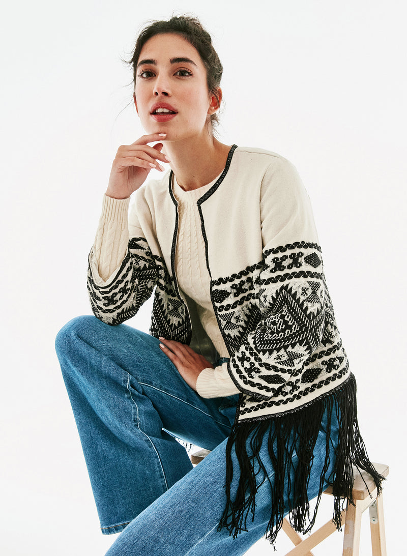 Chaqueta bordada flecos