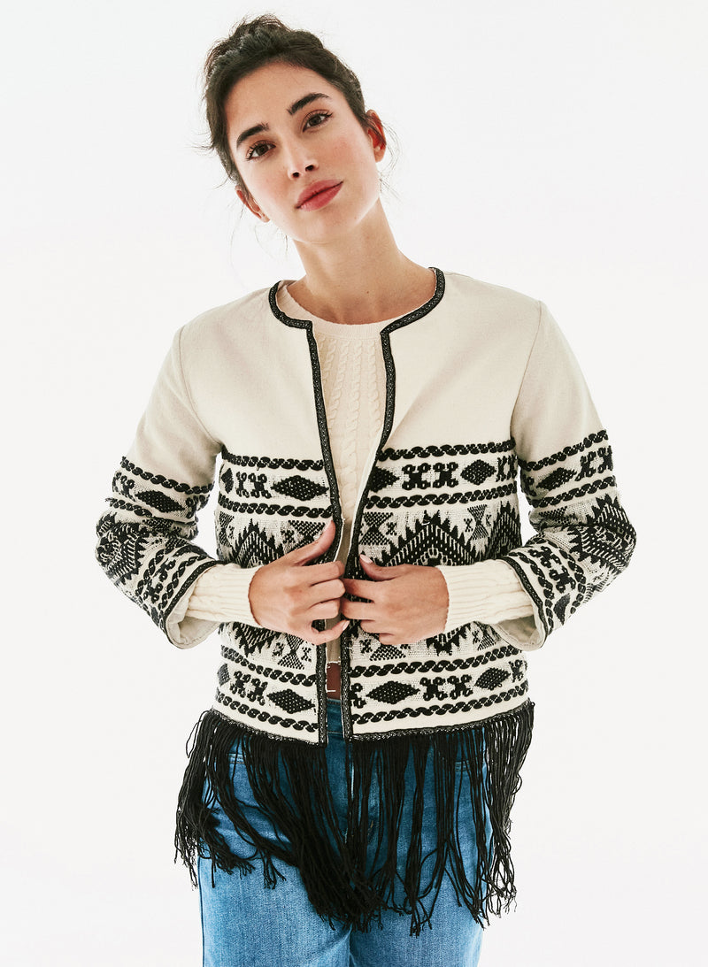 Chaqueta bordada flecos
