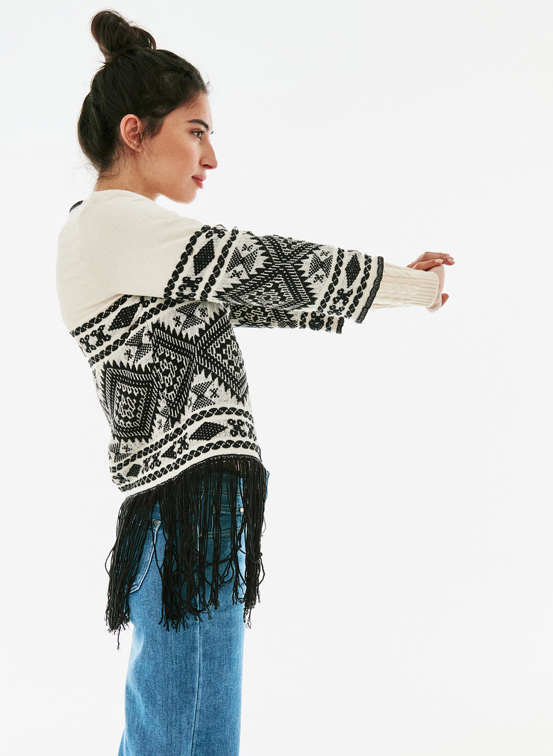 Chaqueta bordada flecos