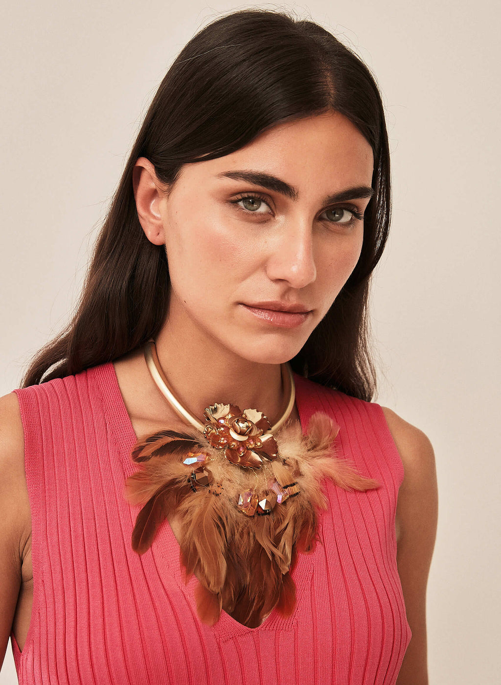 Collar plumas dorado
