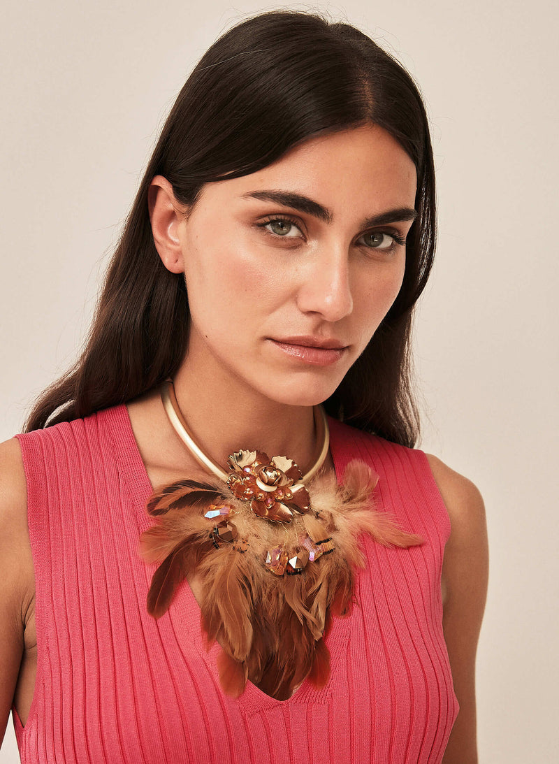 Collar plumas dorado