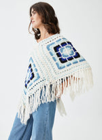 Poncho crochet flecos