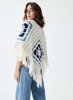 Poncho crochet flecos