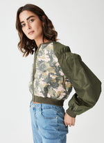 Bomber cropped camuflaje