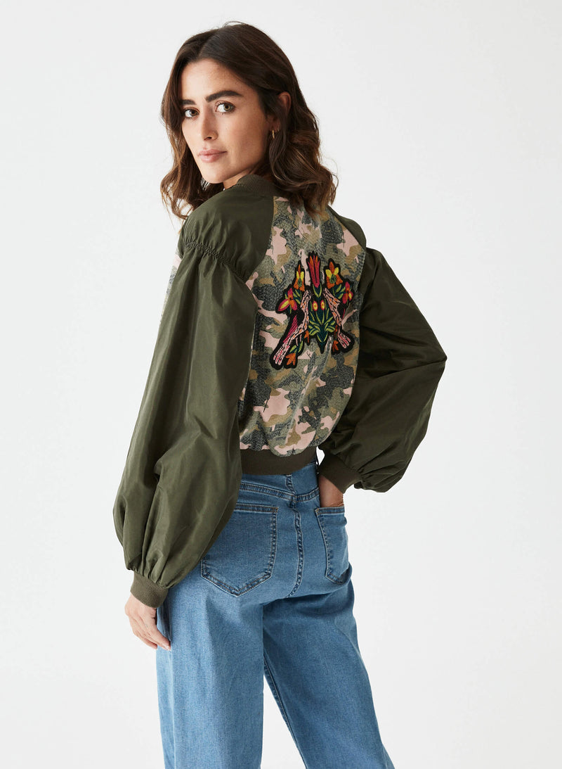 Bomber cropped camuflaje
