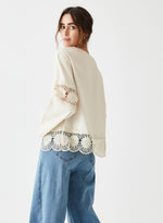 Blusa detalle crochet