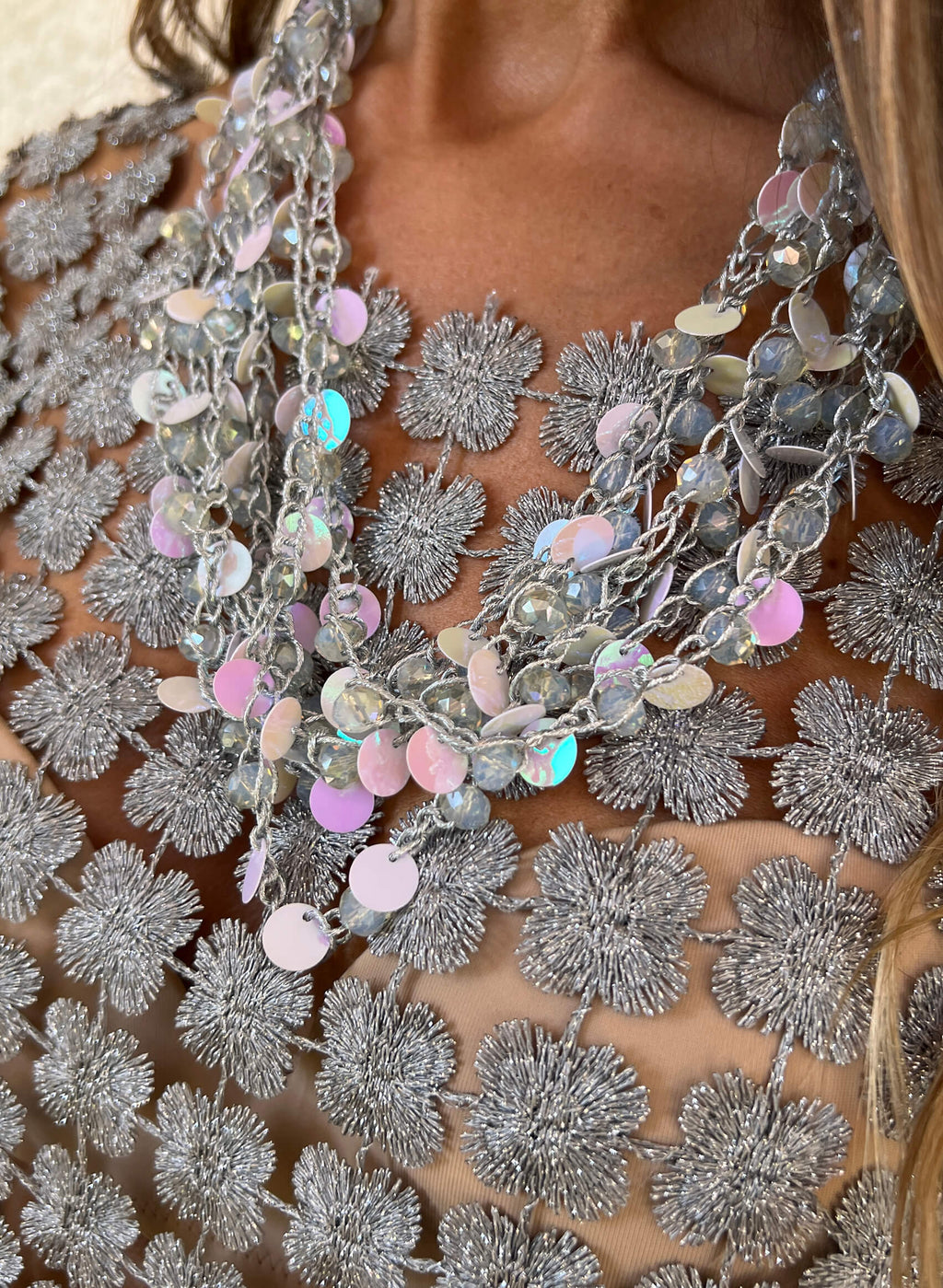 Collar lentejuelas plata