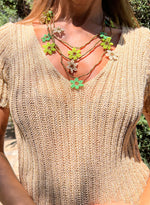 Collar vueltas flores
