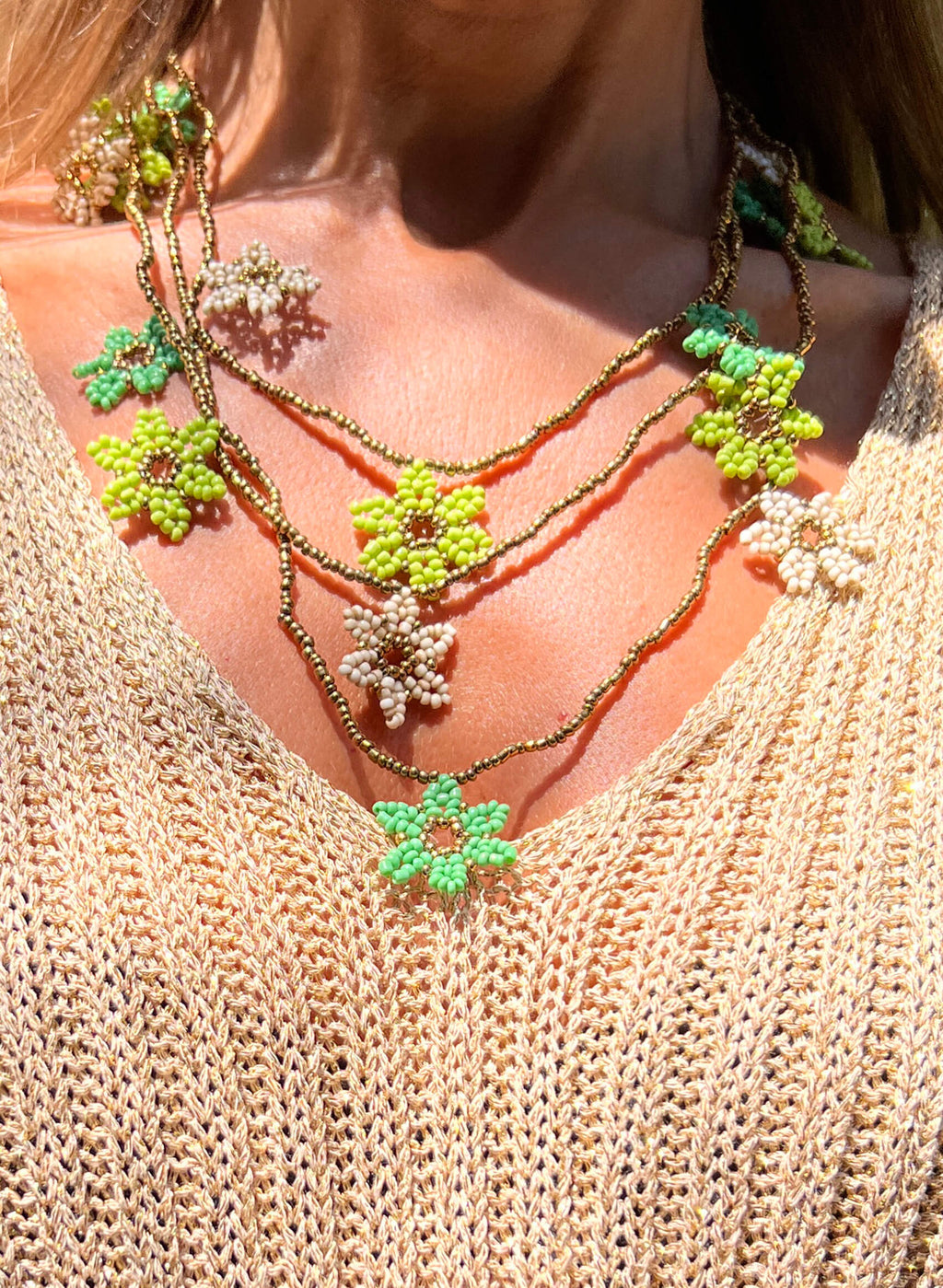 Collar vueltas flores