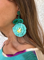 Pendientes hojas bordadas